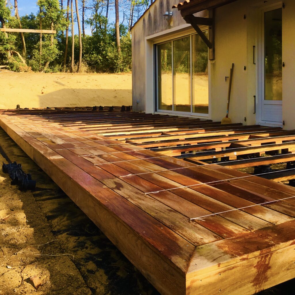 Construction d’une terrasse bois Cumaru sur plots PVC à La Tranche-sur-Mer