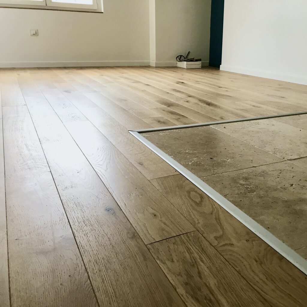 Pose de parquet contrecollé flottant dans une maison à Angles en Vendée