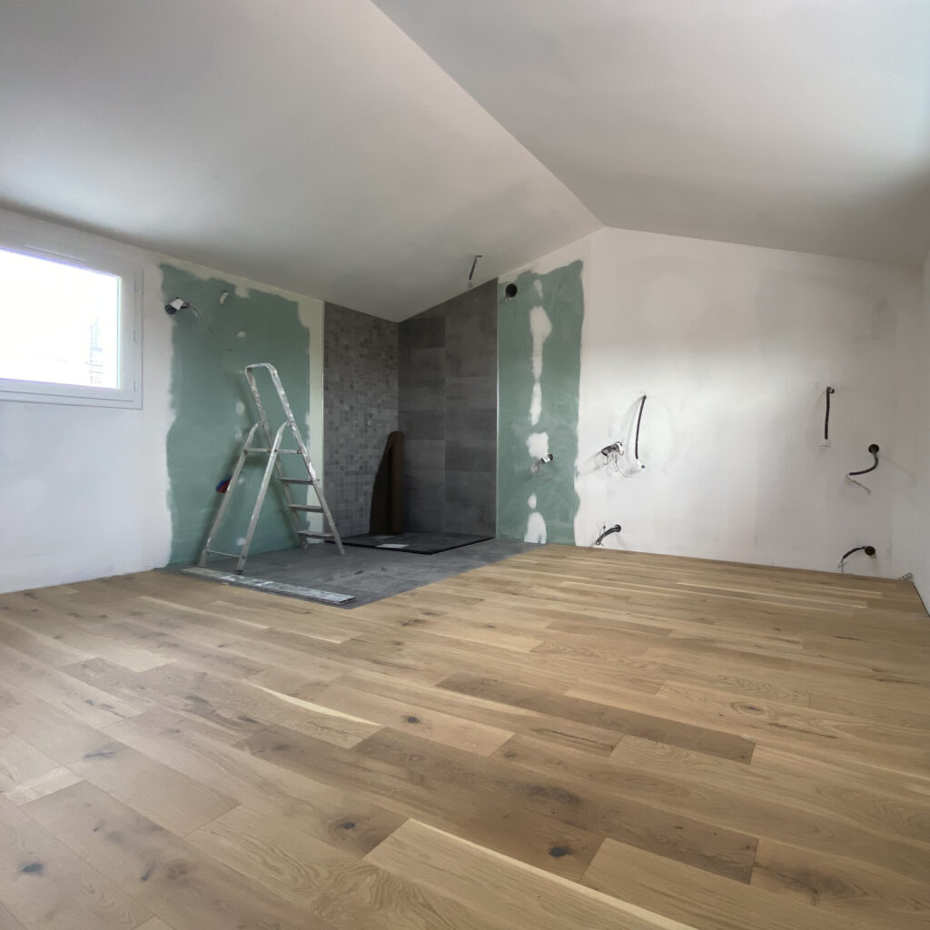 Pose de parquet contrecollé flottant dans une chambre à La Tranche-sur-Mer