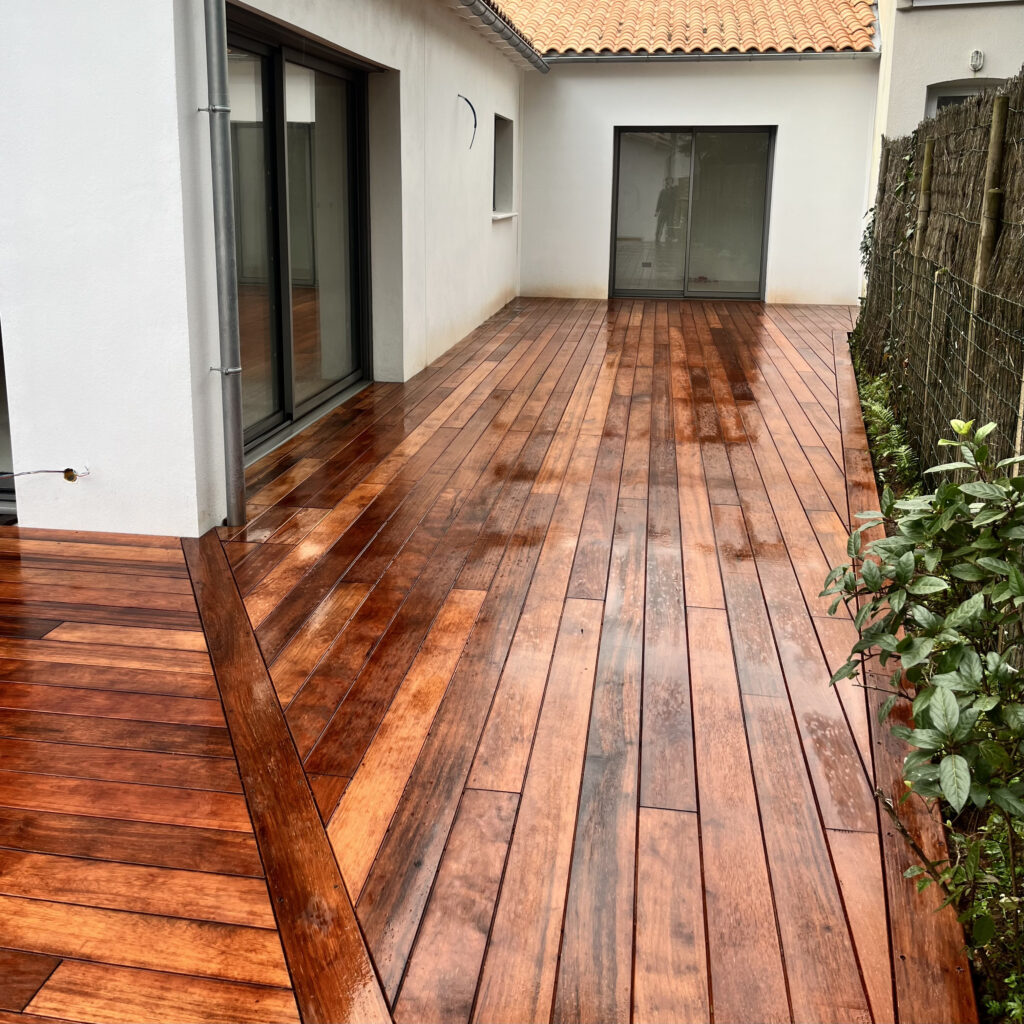 Terrasse en merbau sur structure double lambourdes à La Tranche-sur-Mer